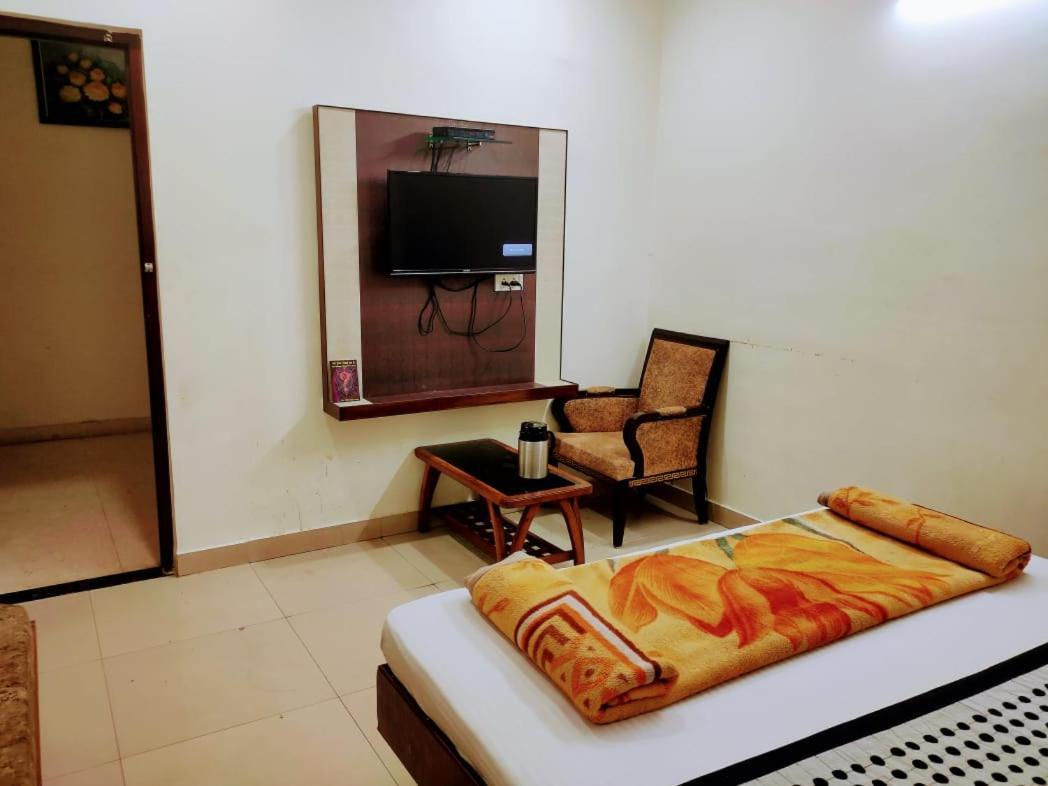 Hotel Diamond New Delhi Eksteriør billede