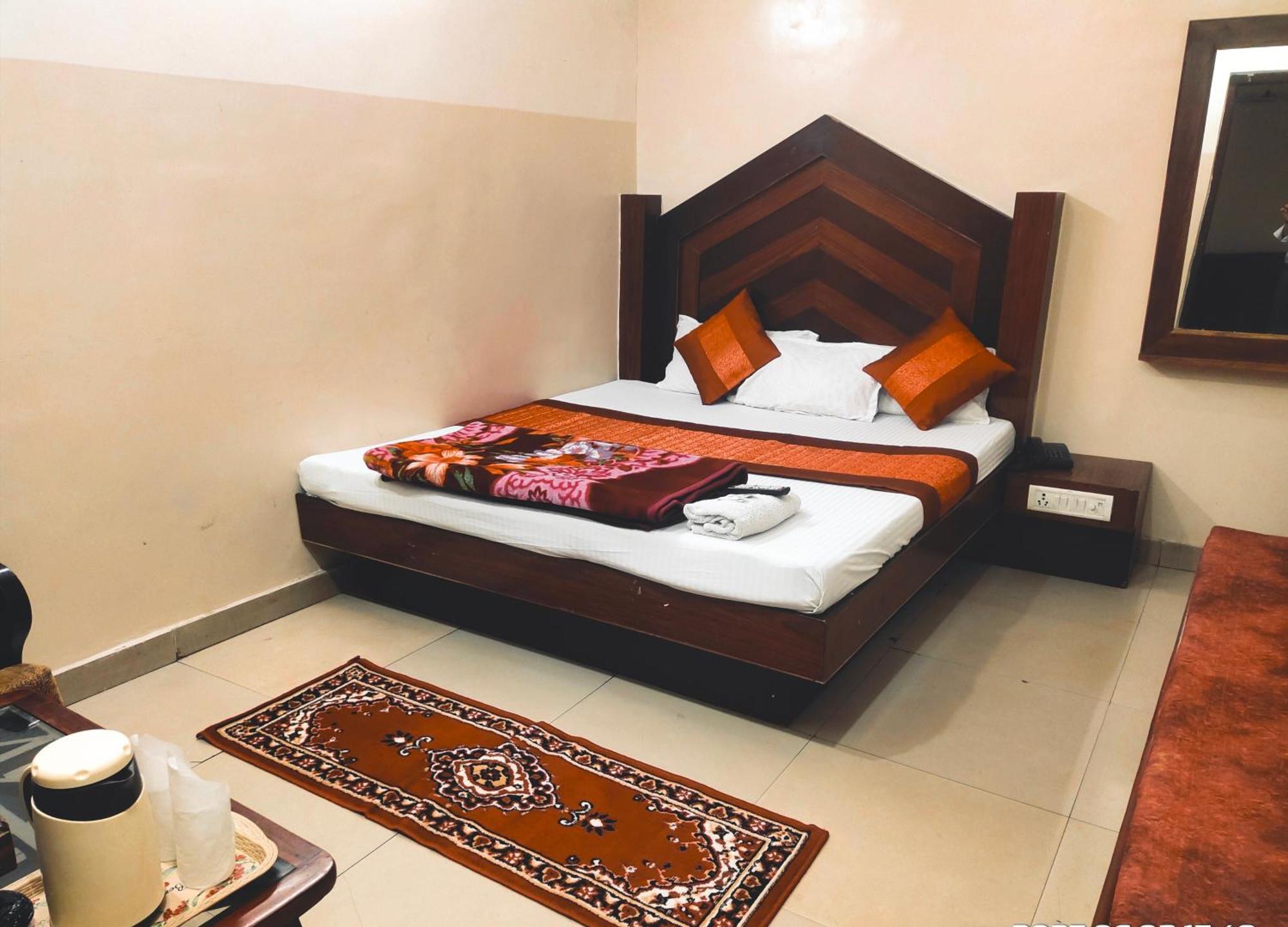 Hotel Diamond New Delhi Eksteriør billede